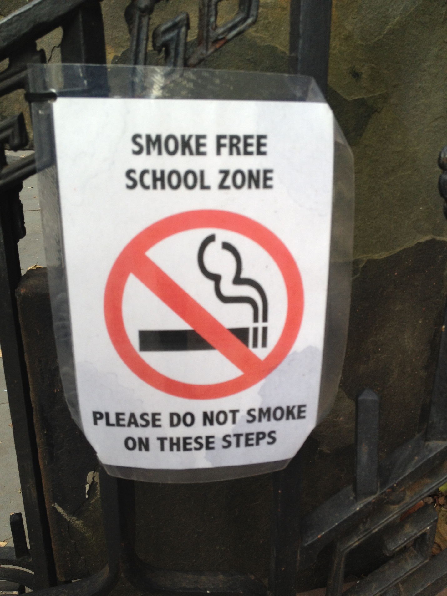 smoke free school zone sign