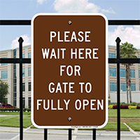Wait For Gate To Fully Open Sign